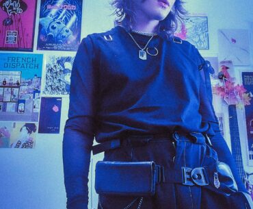 Don't know if this belongs here but anyway, here's a cyberpunk inspired outfit and makeup I did recently