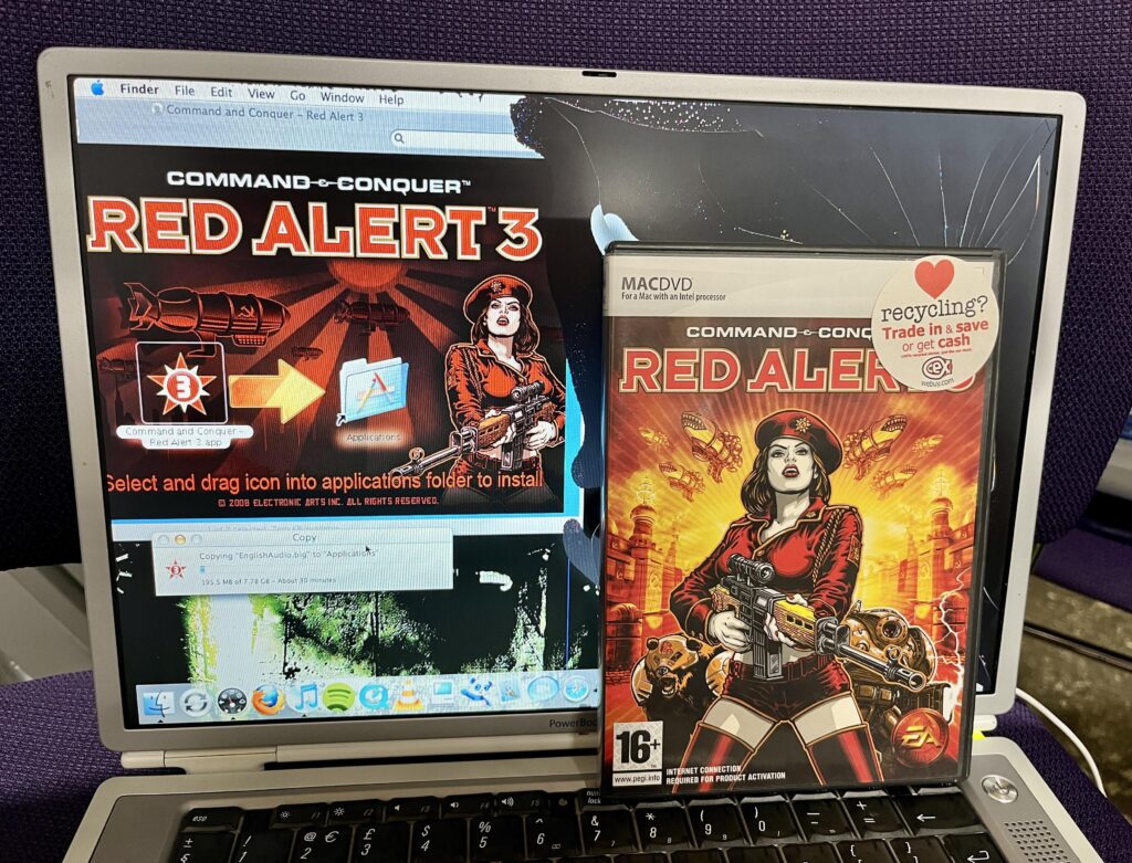 Gaming on 2001 Apple PowerBook with half screen intact on office chair and 🧑‍💻🍏