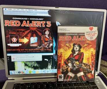 Gaming on 2001 Apple PowerBook with half screen intact on office chair and 🧑‍💻🍏