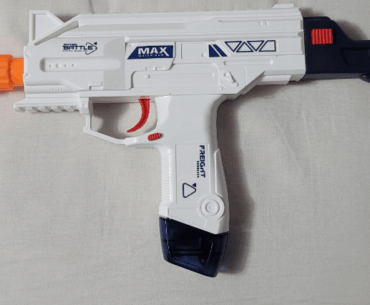 I found an old water gun that looks like uss9