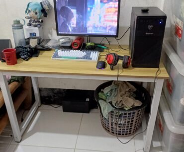 I just built my first ever pc a few days ago, it's quite cramped but i have no money rn so I have to work on that in a few weeks/months... hopefully.