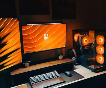 Added a 2nd monitor 🖤🧡
