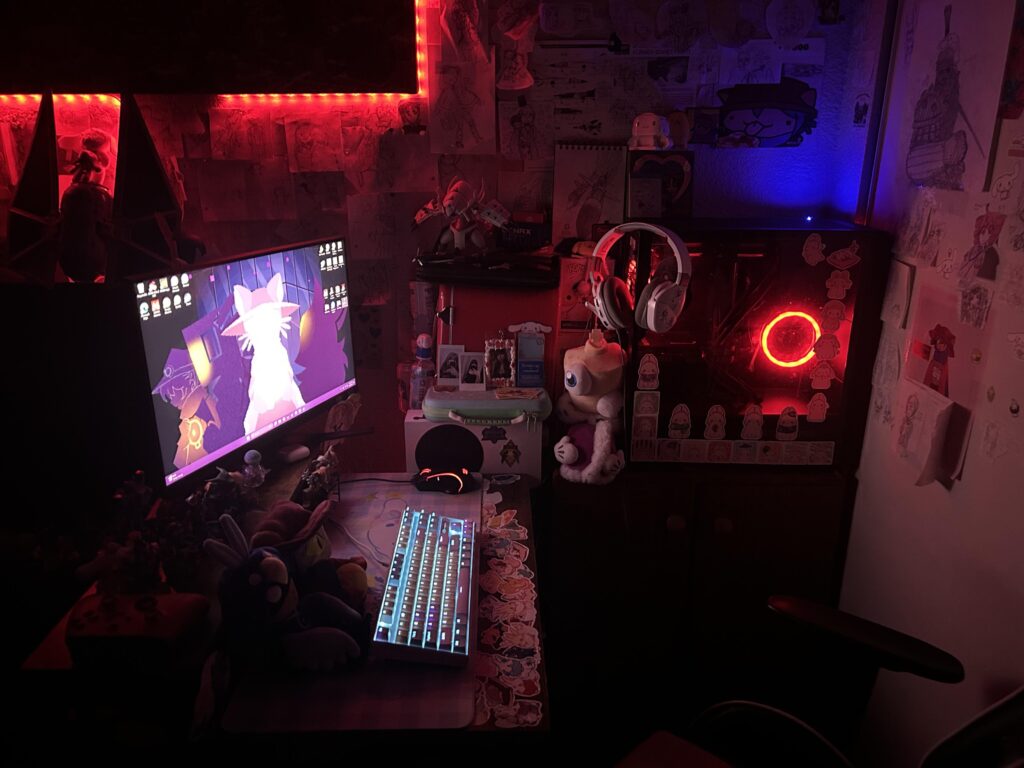 Finally moved my my desk around my room to redecorate the setup