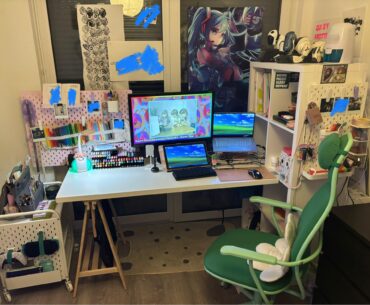 battlestation? nah this is an art station. (had to censor some stuff sorry)