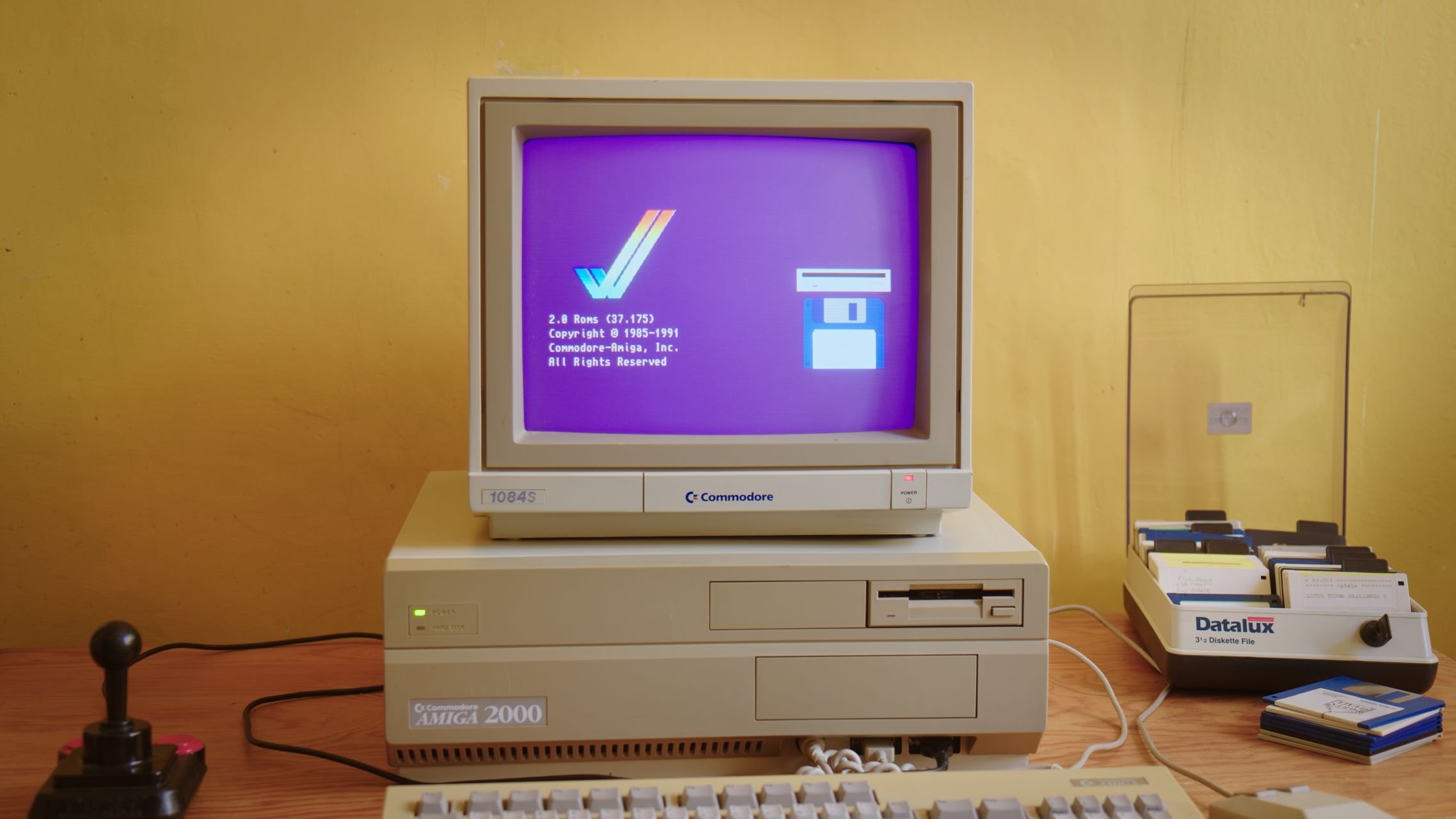 Amiga 2000 Gaming Pc With Controller