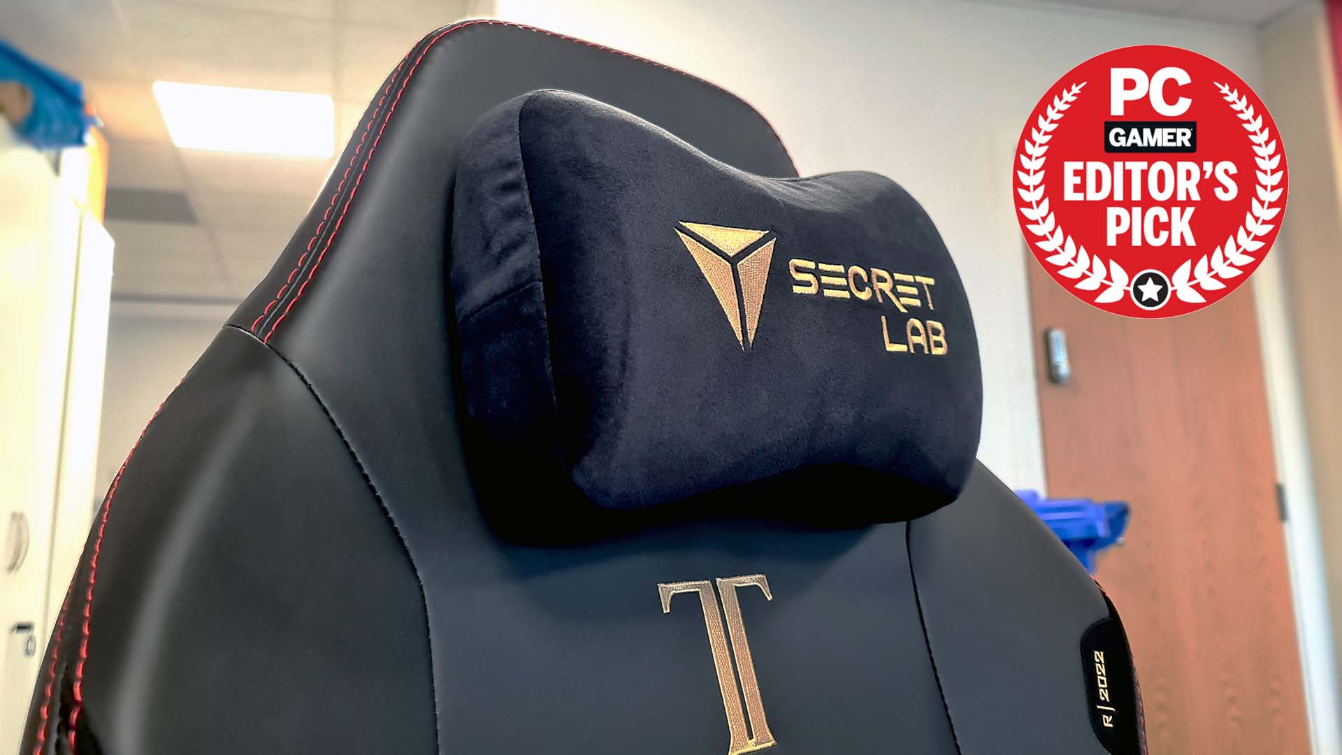 Image of the Secretlab Titan Evo 2022 gaming chair's magnetic head cushion.