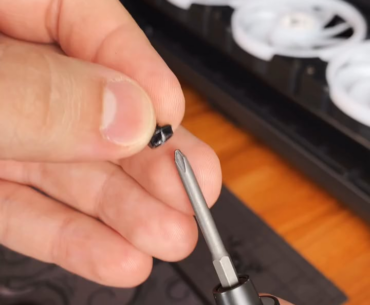 POV: You are building a PC and you need to tighten a screw.