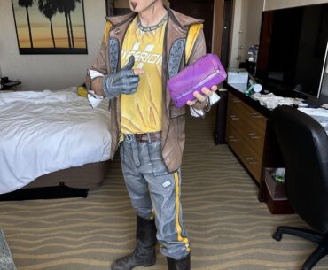 Since BL4 is coming soon, I un-retired my Pre-Sequel Jack cosplay for SDCC