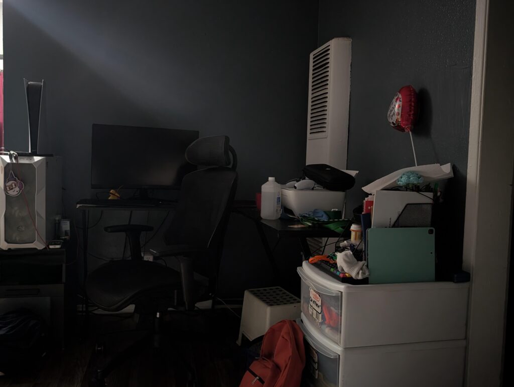 There's a decent amount of random shit in this photo, it's so messy