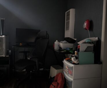 There's a decent amount of random shit in this photo, it's so messy