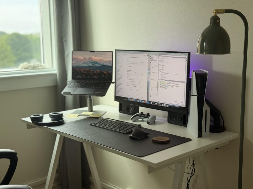 Minimal Work and gaming setup