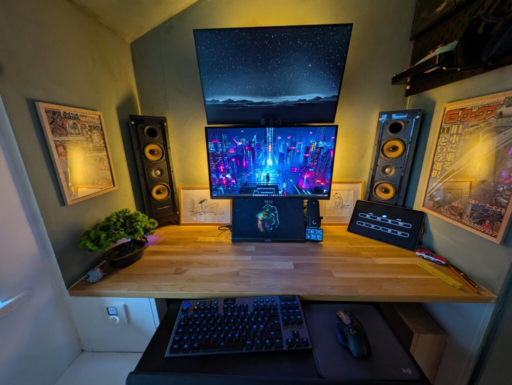 Built my gaming/work setup inside an old closet Built my gaming/work setup inside an old closet