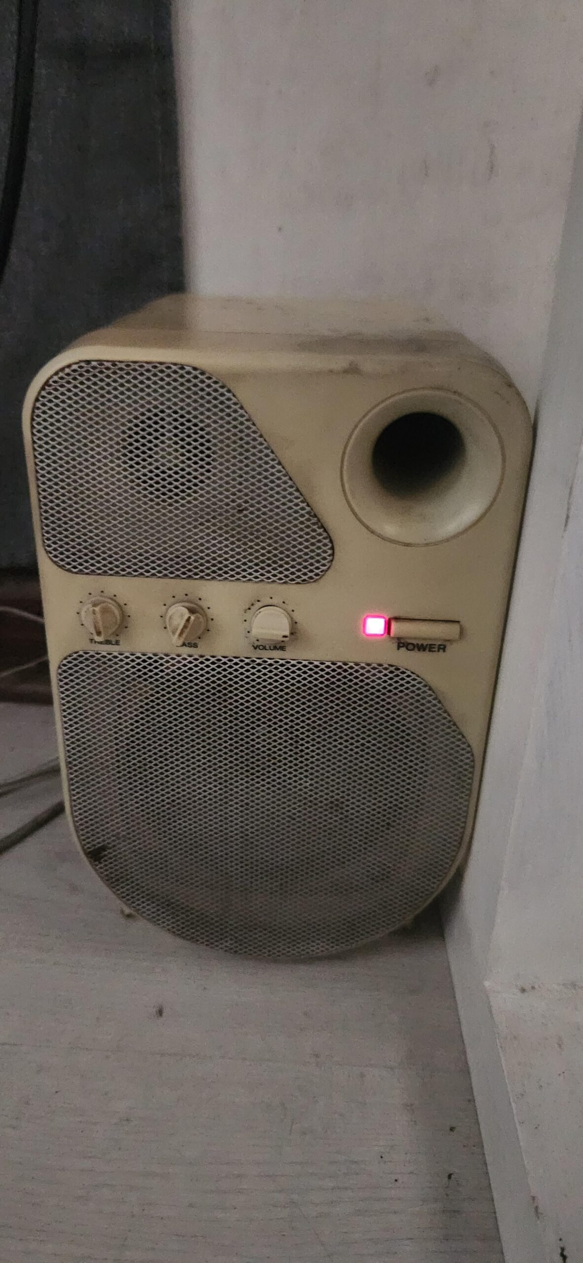 Built several mid range to high end PCs, yet, these bad boys are still kicking and way above the average speakers (25ish years) Built several mid range to high end PCs, yet, these bad boys are still kicking and way above the average speakers (25ish years)