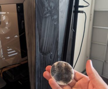 I tried to clean my PC Case with some alcohol and a cotton pad, but it went terribly wrong!