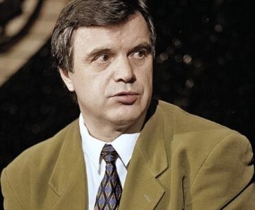 Ruslan Imranovich Khasbulatov, Russian Anti-Yeltsin figure of Chechen descent and one of the leaders of Communist-Nationalist parliamentary coalition during the 1993 Constitutional Crisis in Russia. Possible inspiration for Imran Zakhaev ?