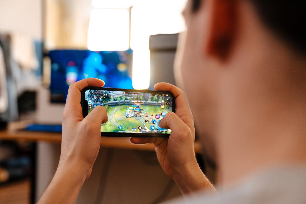 Game on: How Türkiye became a global hotspot for game startups A person plays a multiplayer online battle arena game on a smartphone. (Adobe Stock Photo)
