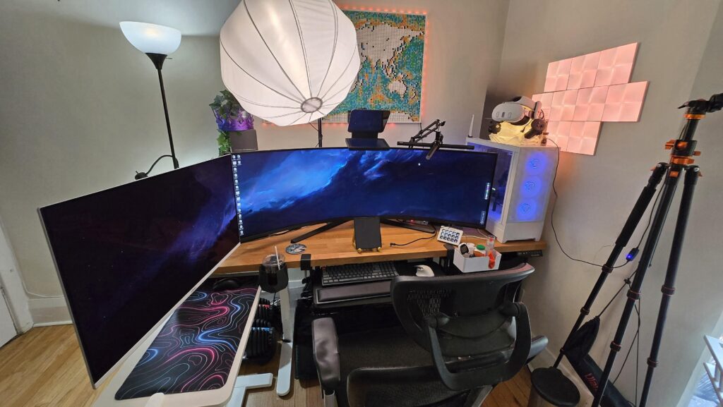 Not the most aesthetic - but here's my ultimate work/gaming set-up.