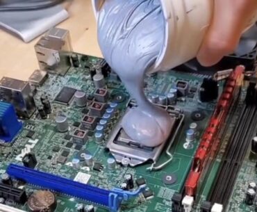 Is there a difference in which gray substance you pour on the CPU?