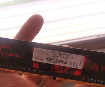 Taiphoon reads this as Samsung C/B-die, but it ends in 10D so is this D-die? I'm confused.