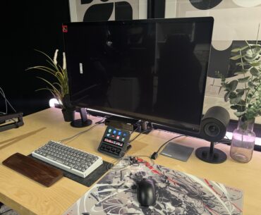 I won r/battlestation most recent Samsung oled giveaway. received it with busted screen :(