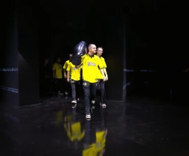 Apex doing the trophy walk out is fuckin awesome