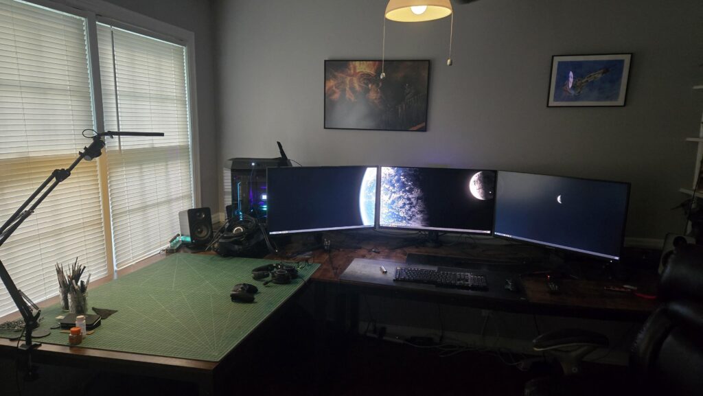Rate my setup! Battlestation / 40k paint setup