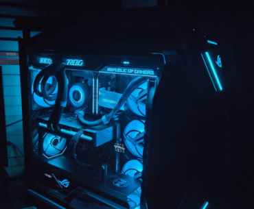 My Hyperion build. Some say an enormous waste of money, others say an enormous eyesore. Both correct but I still think it's neat xD