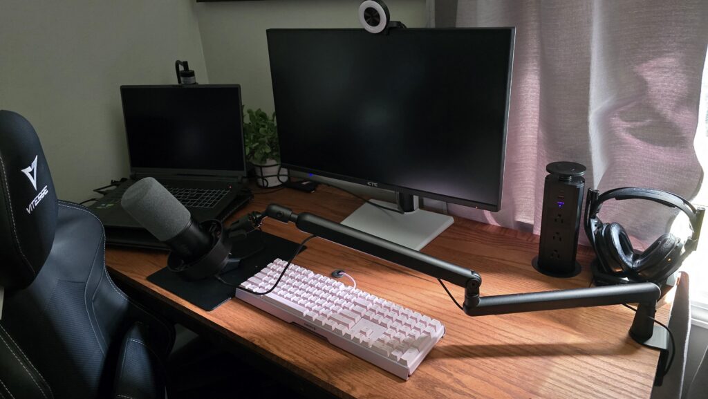 Finished my setup, built my own custom desk!