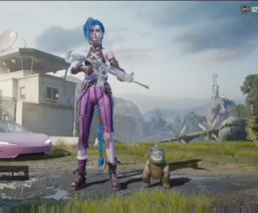 weird glitch happens when I try to view mvp emote, also happens at end of matches.