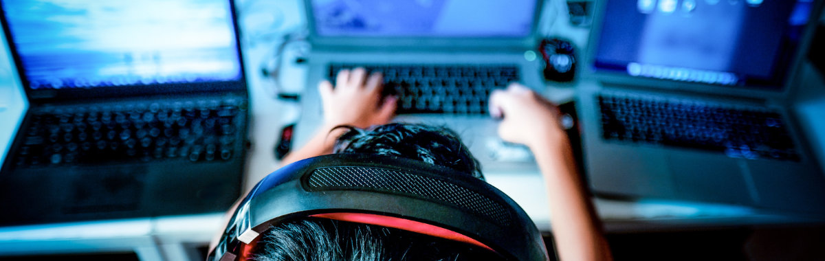 El trastorno del juego se caracteriza por una pérdida de control sobre el juego, lo que lleva a dar prioridad al juego frente a otras actividades, hasta el punto de que el juego prevalece sobre otros intereses y actividades cotidianas Videojuego online