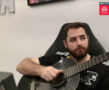 FalleN playing the guitar while destroying BIG