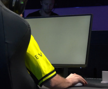 Senzu middle finger to the screen