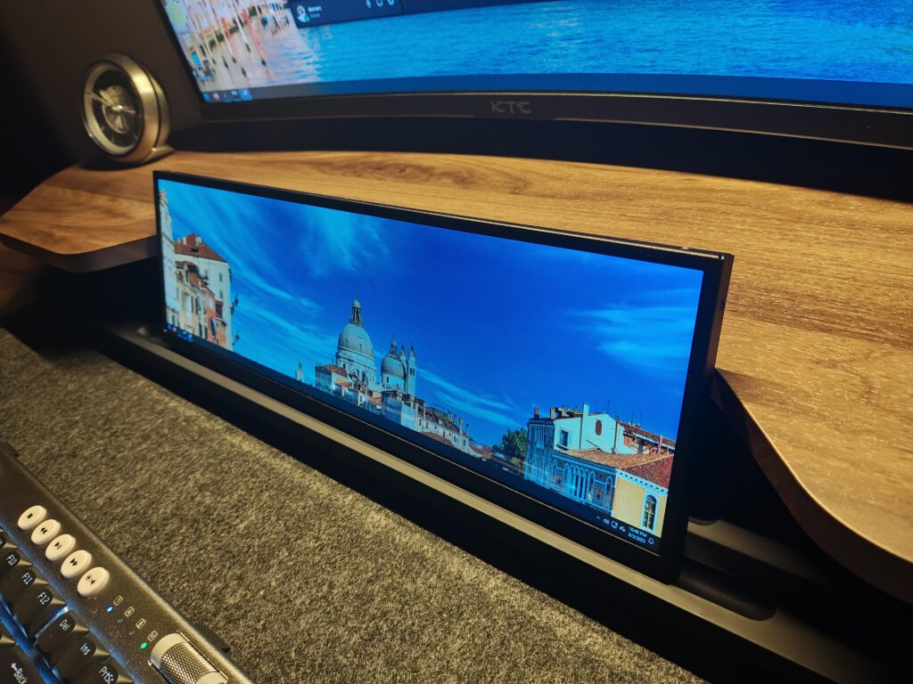 My elusive desk shelf + second monitor combo