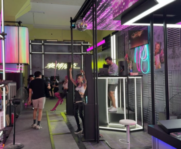 Who’s this DJ, looks pretty good. Location Shanghai btw