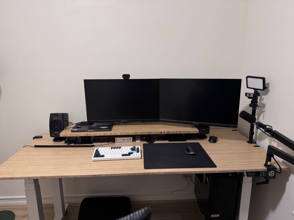 Work and play hybrid setup