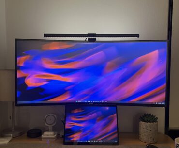 Mount/bracket for tablet that attaches to monitor