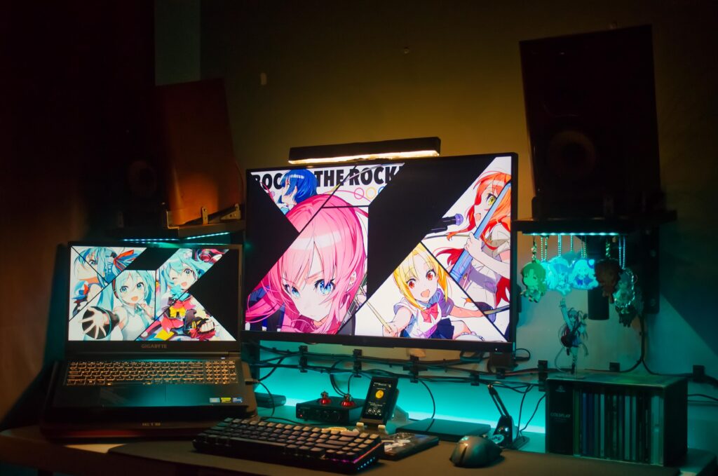 Small Room Desk Setup