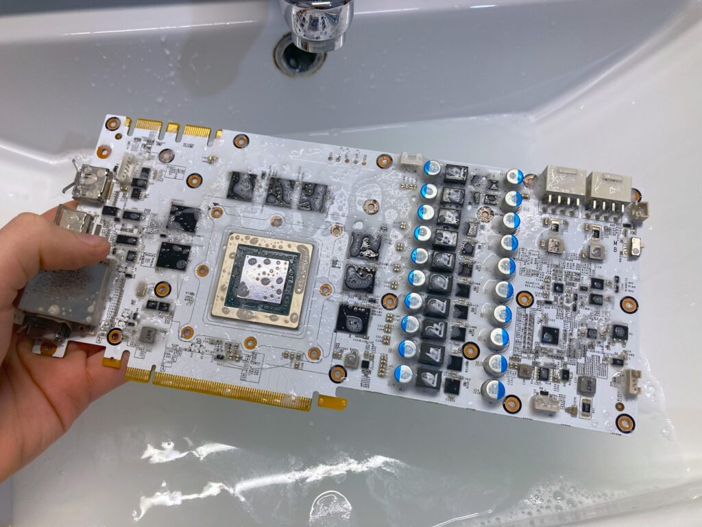 The proper way to clean dirty GPUs | GTX 980 HOF