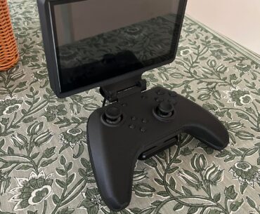 I made a fully custom handheld ‘console’ that streams any game from your PC