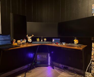 Many Screen Little Desk