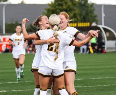 Women's Soccer Extends MAC Unbeaten Streak to 24 Games