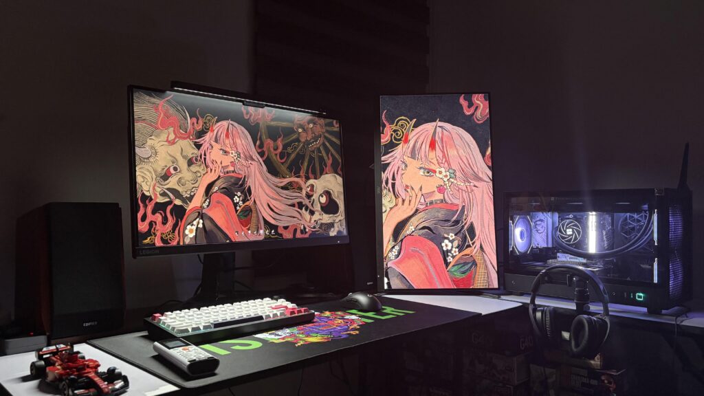 Decent setup for watching yt, writing reports and play minecraft.