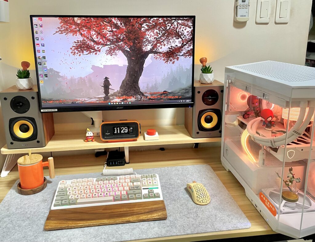 My cozy PC corner 🍊