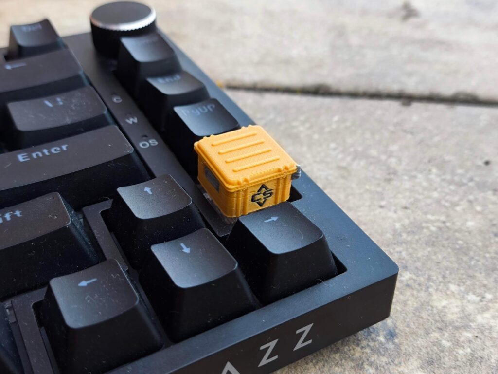 Designed & 3Dprinted our favourite gambling keycap 📦