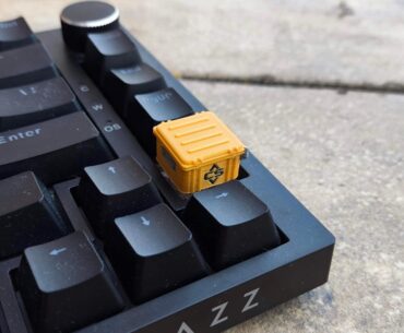 Designed & 3Dprinted our favourite gambling keycap 📦