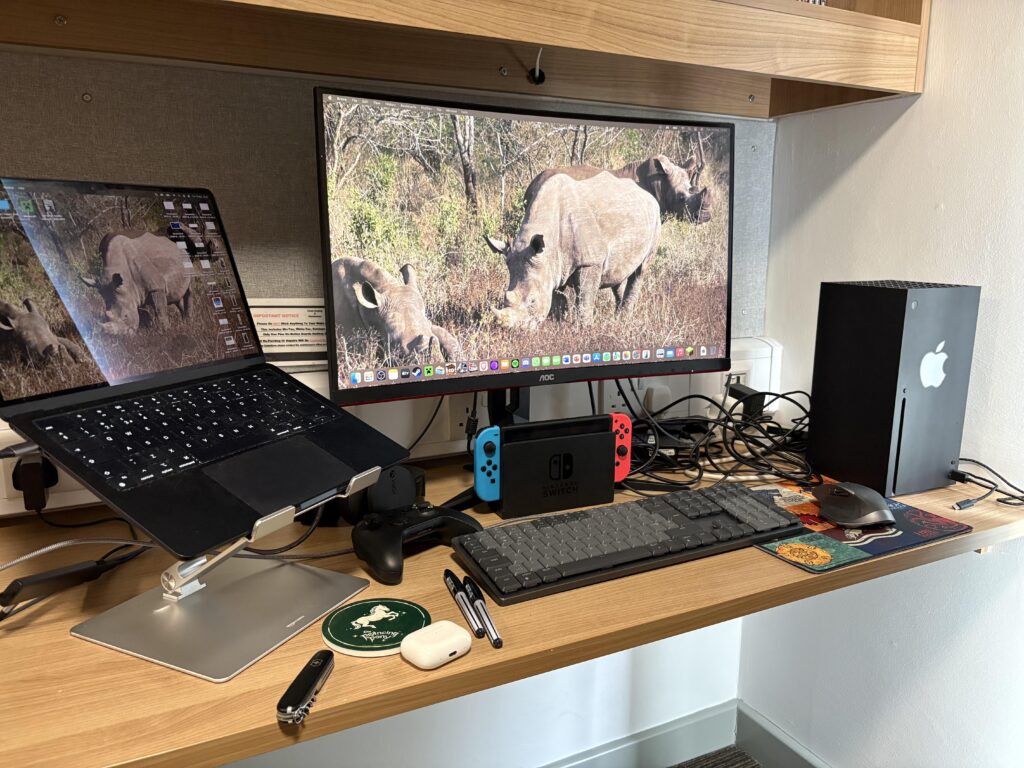 My uni battle station (along with awful cable management)