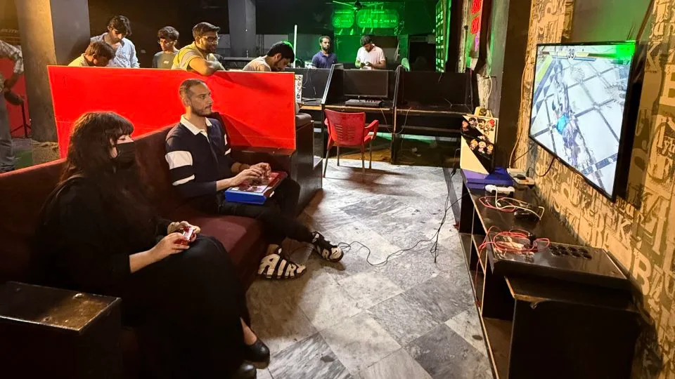 Laiba Adnan and Bawaqar Haider play "Tekken" at the Maniax arcade. - Javed Iqbal/CNN