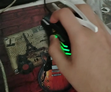 I hate having dirty mouse/keyboard. So this is how i eat while using my pc