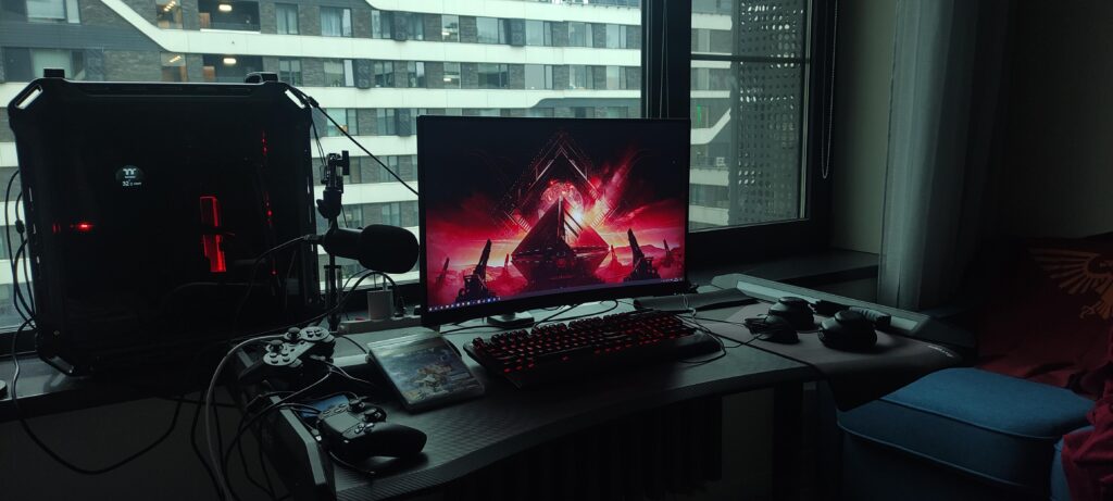 I've posted my battlestation here 9 months ago. The progress is going!