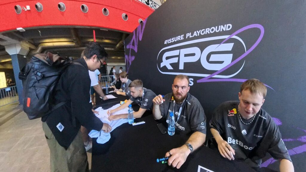 Got signatures from Team Spirit at FISSURE 2025 (360° video)
